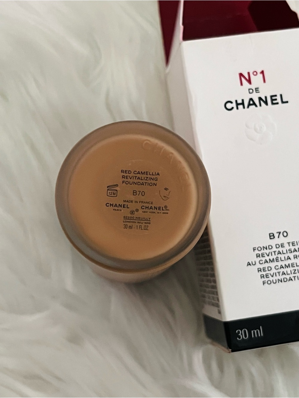 Chanel N.1 Revitalizing Foundation Shade B70 - Picture 5 of 8